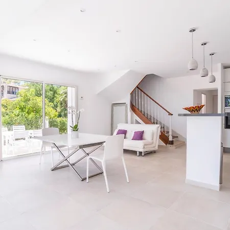 Bright 100 M With Terrace And Sea View Hyères