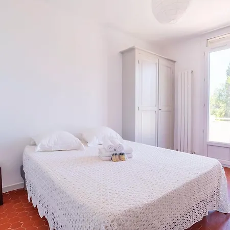 Bright 100 M With Terrace And Sea View Ferienhaus