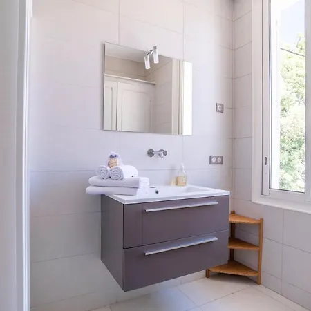 Bright 100 M With Terrace And Sea View * Hyères